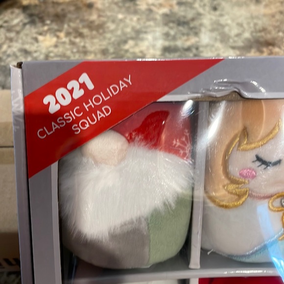 2021 classic holiday Squishmallow squad - Picture 2 of 3